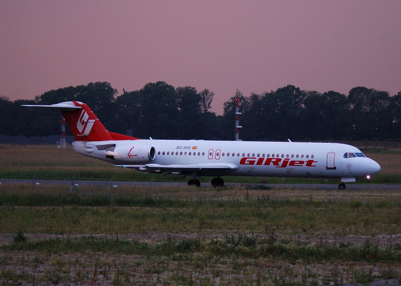 EC-IVO - Fokker 100 - Girjet - CRL - 11-06-2007