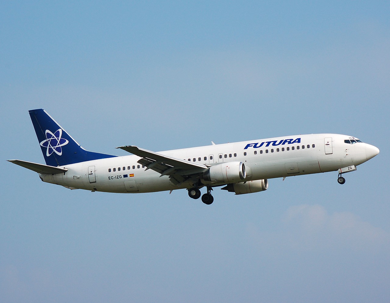 EC-IZG - 737-46J - Futura International Airways - LGG - 26-08-2007