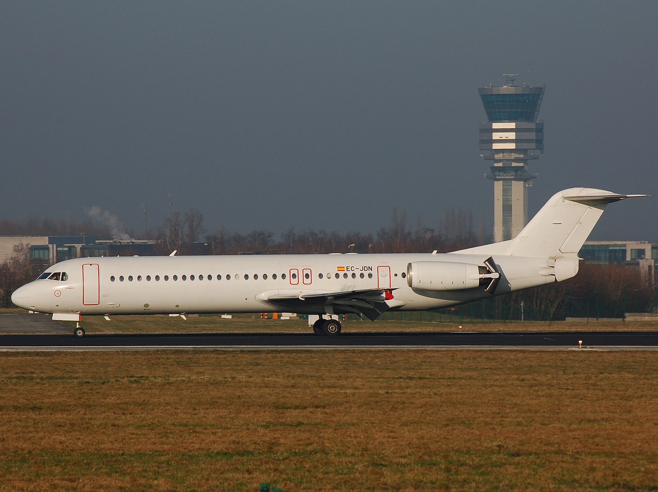 EC-JDN - Fokker 100 - Girjet - BRU - 19-12-2007