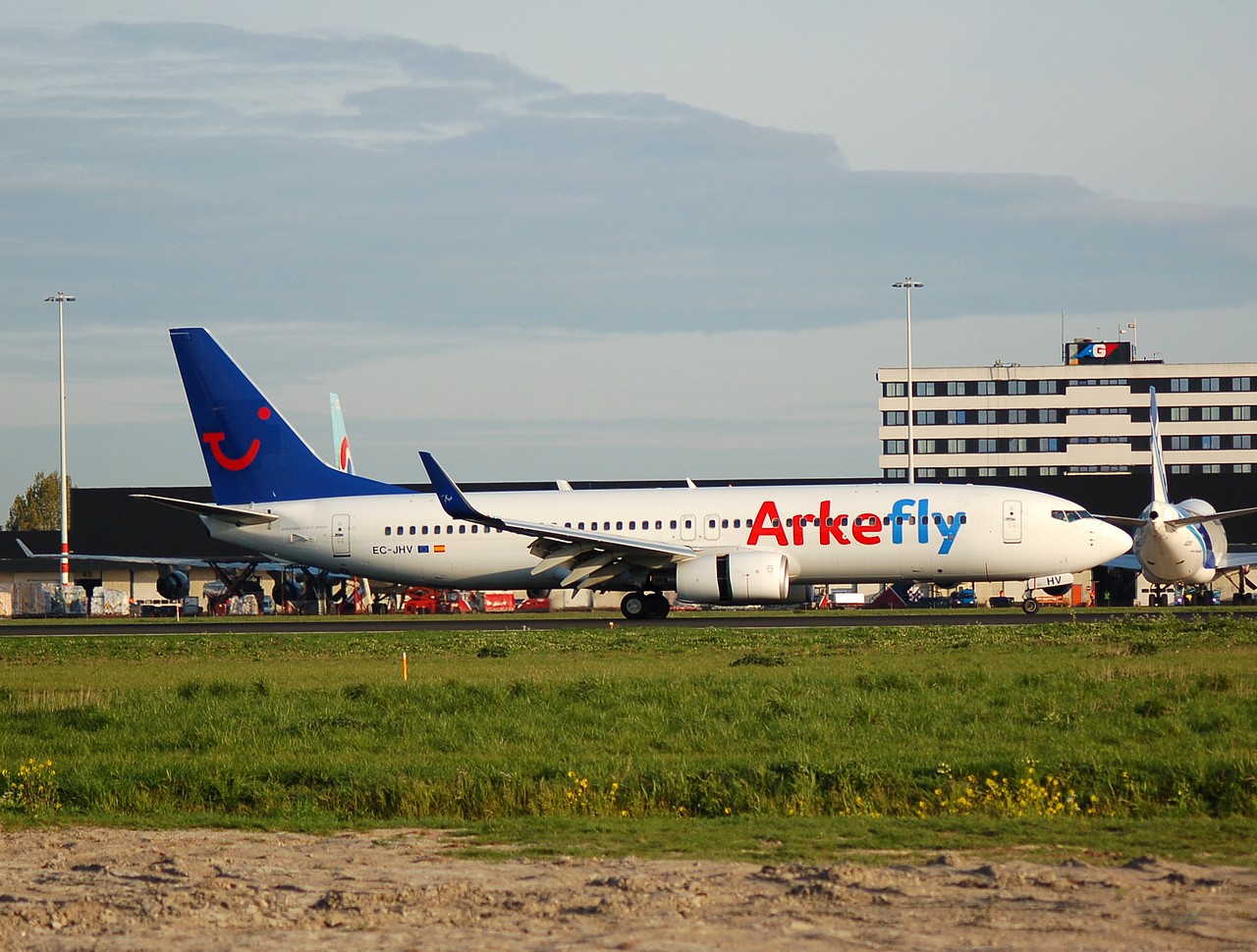 EC-JHV - 737-8FH(WL) - Arkefly - AMS - 21-04-2007