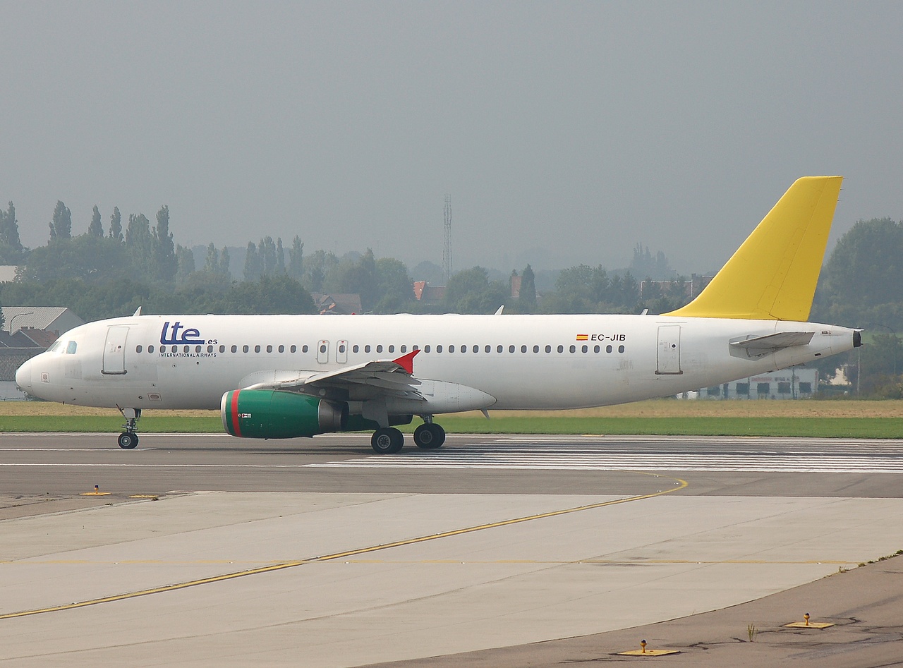 EC-JIB - A320-232 - LTE International Airways - LGG - 26-08-2007