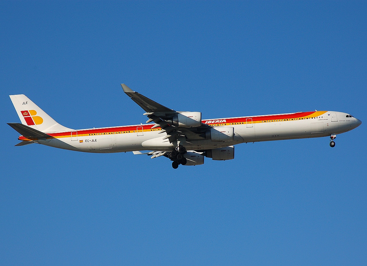 EC-JLE - A340-642 - Iberia - MAD - 09-10-2007