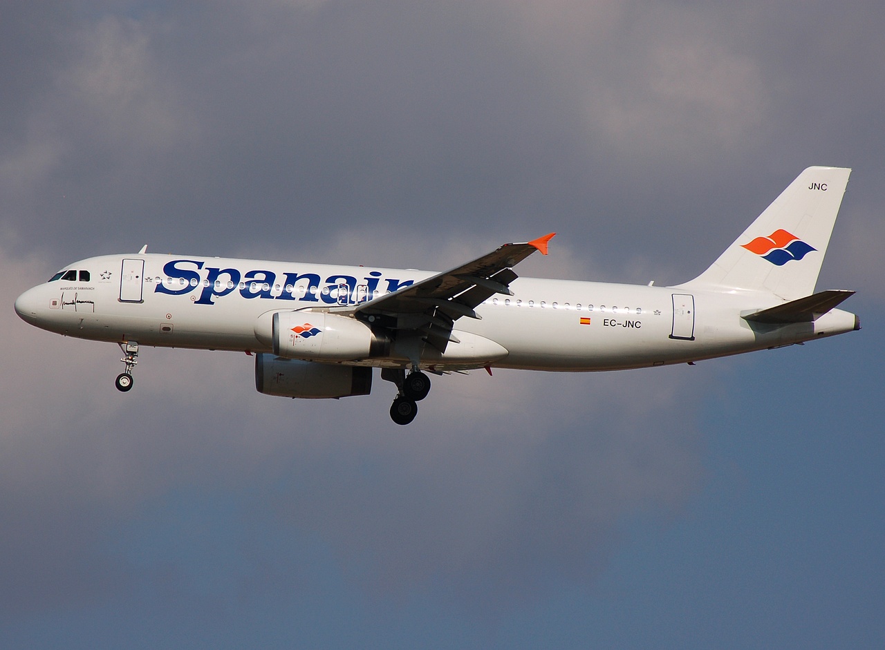 EC-JNC - A320-232 - Spanair - MAD - 08-10-2007