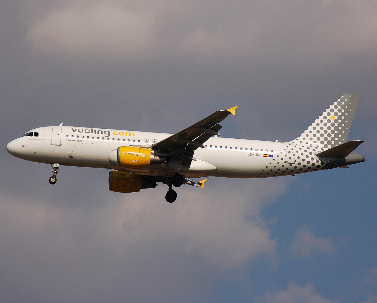 EC-JRI - A320-214 - Vueling - MAD - 08-10-2007