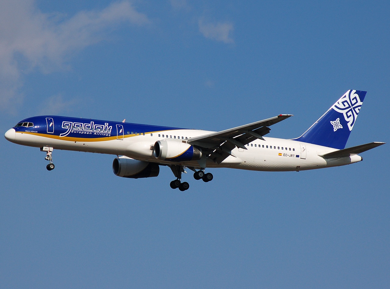 EC-JRT - 757-236 - Hola Airlines - MAD - 08-10-2007b