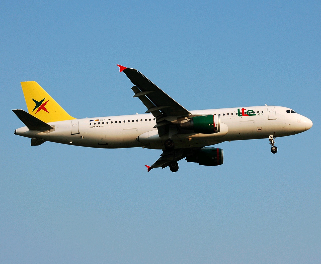 EC-JTA - A320-212 - LTE International Airways - BRU - 02-06-2007