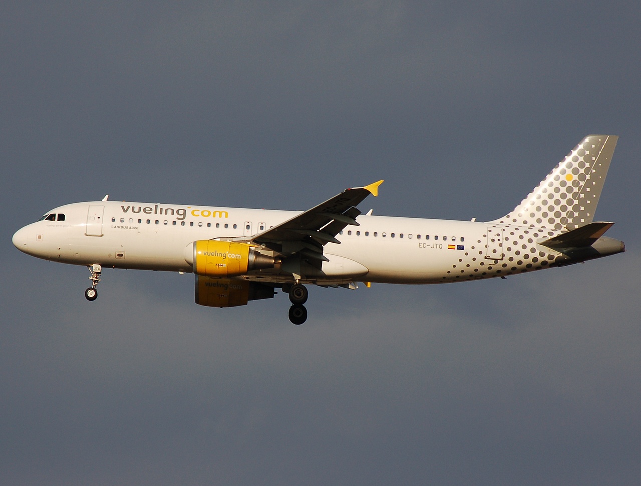 EC-JTQ - A320-214 - Vueling - MAD - 08-10-2007