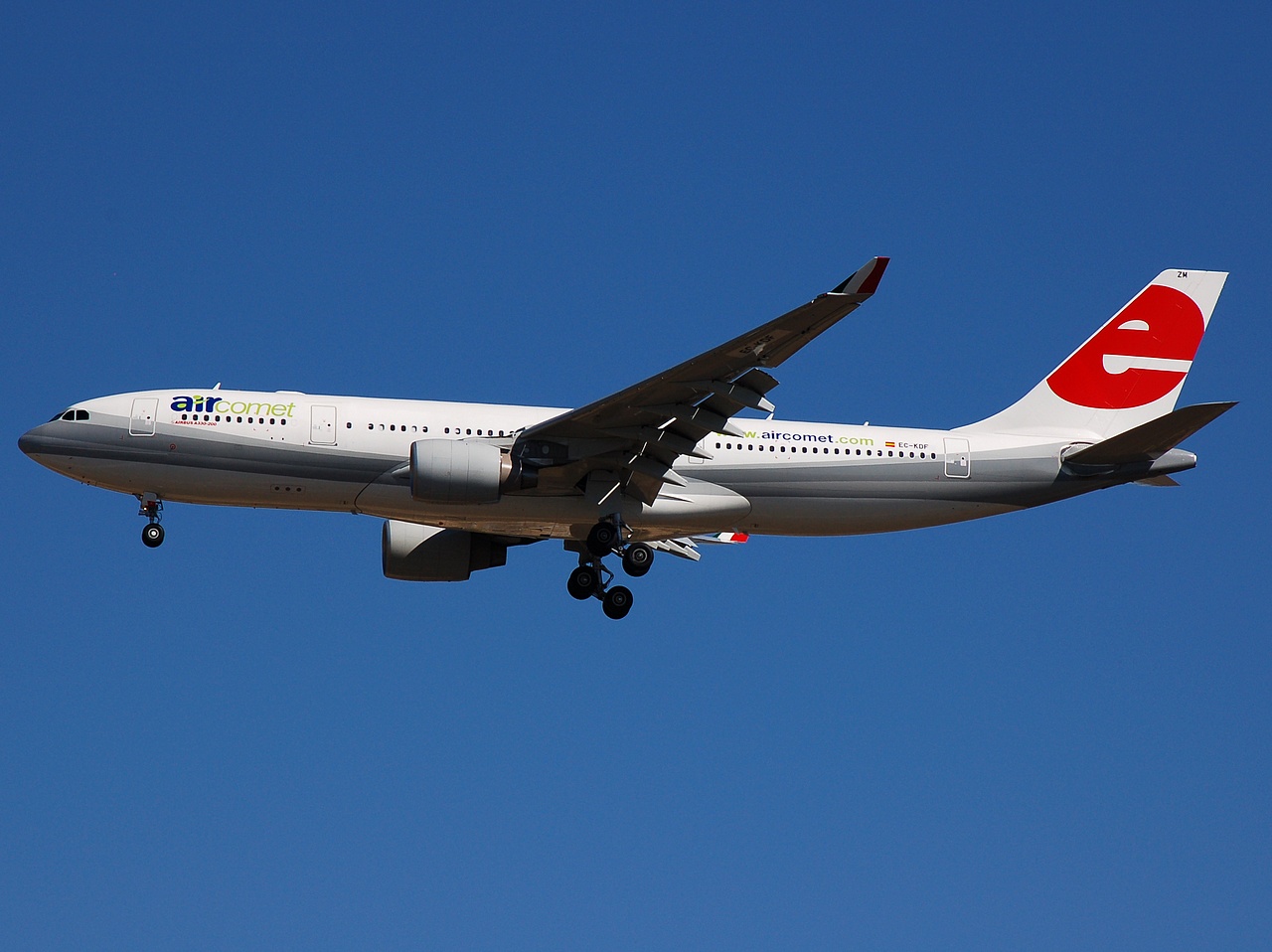 EC-KDF - A330-223 - Air Comet - MAD - 09-10-2007