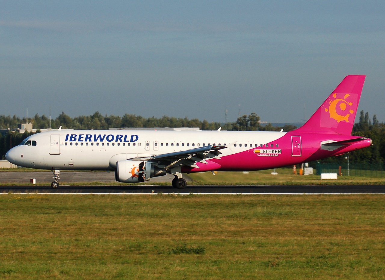 EC-KEN - A320-214 - Iberworld - BRU - 16-09-2007