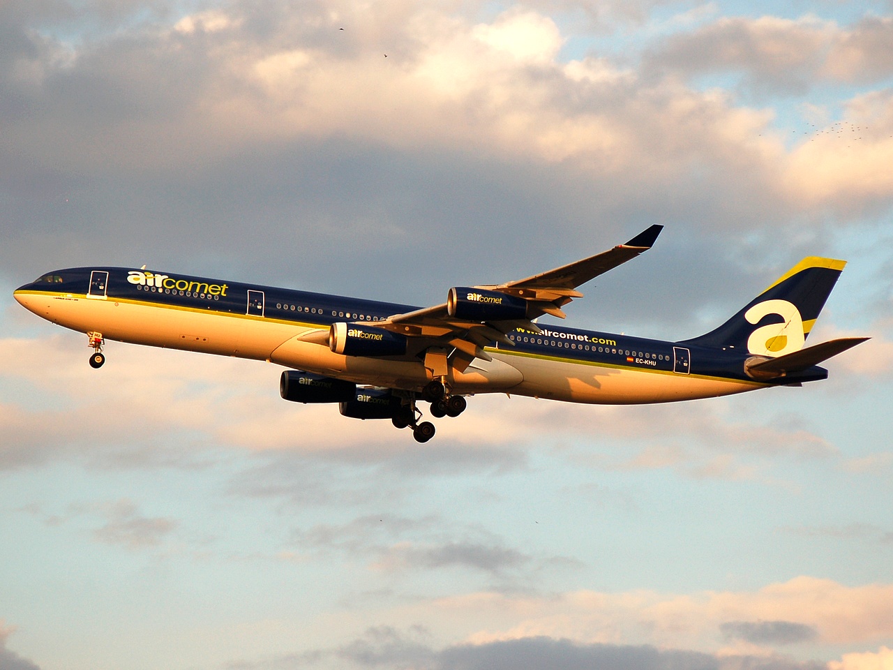 EC-KHU - A340-312 - Air Comet - MAD - 08-10-2007