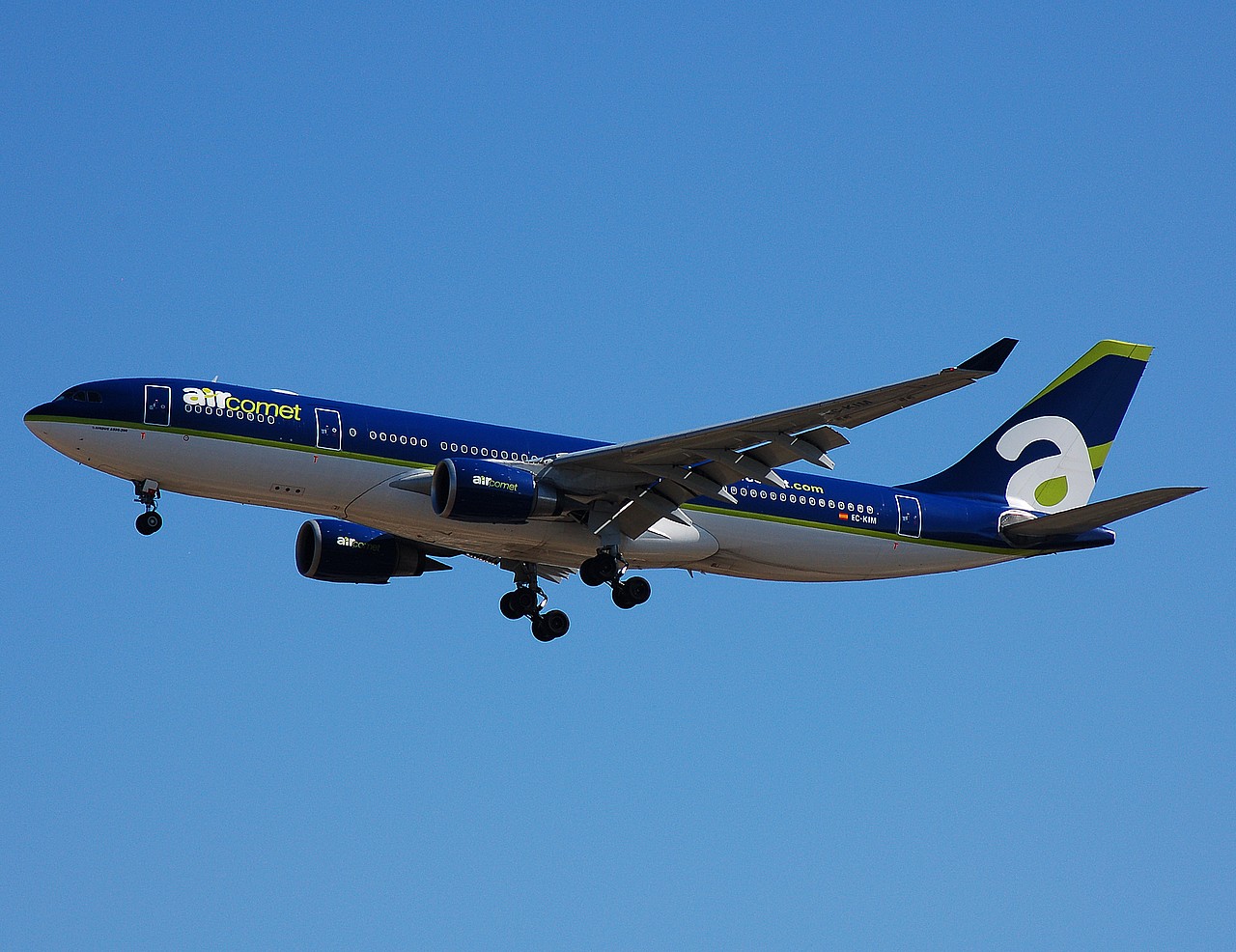 EC-KIM - A330-202 - Air Comet - MAD - 09-10-2007