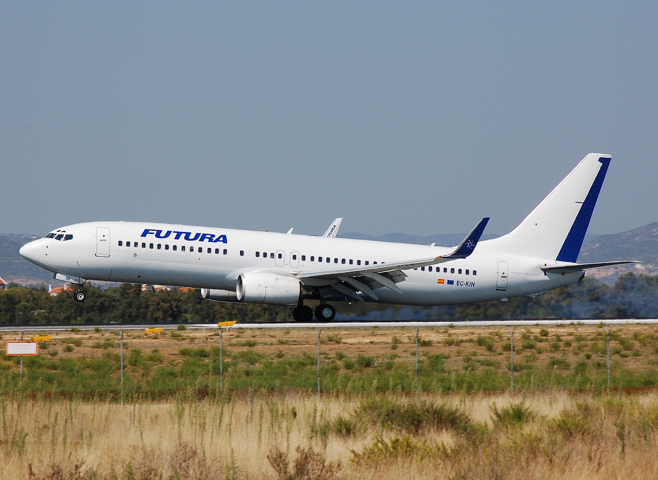 EC-KIN - 737-86N(WL) - Futura International Airways - FAO - 02-09-2007b