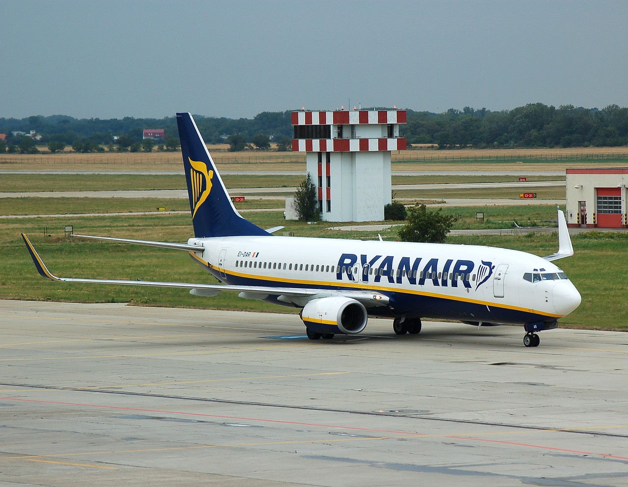 EI-DAR - 737-8AS(WL) - Ryanair - BTS - 10-08-2007