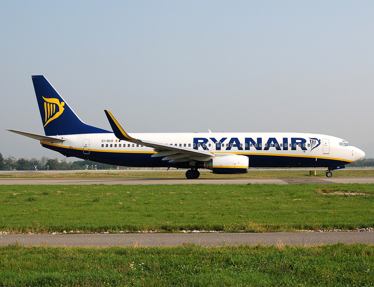 EI-DCO - 737-8AS(WL) - Ryanair - BGY - 25-09-2007b