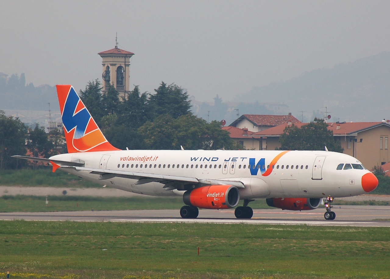 EI-DOP - A320-232 - Windjet - BGY - 25-09-2007b