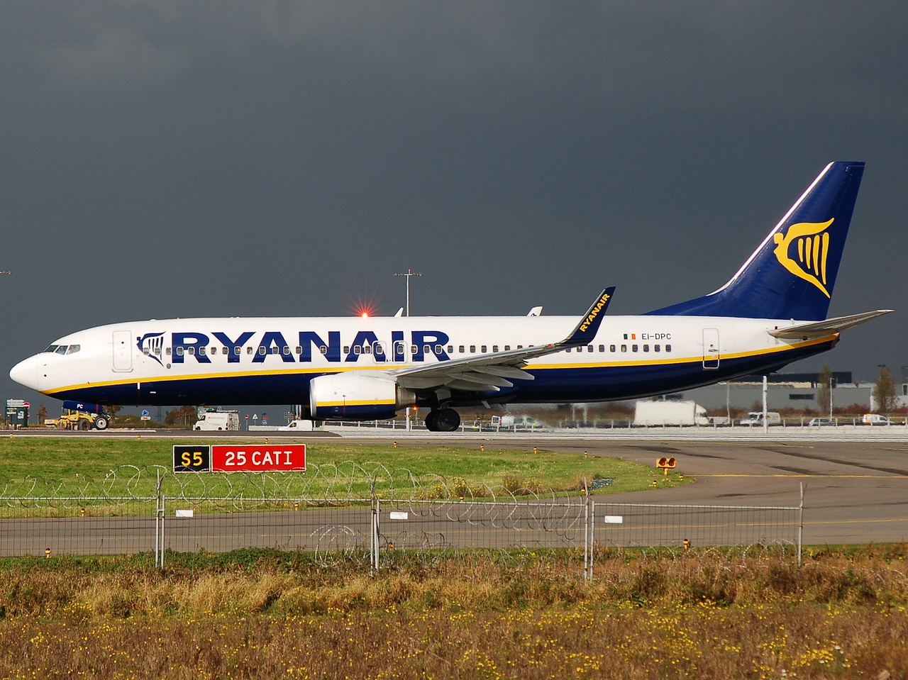 EI-DPC - 737-8AS(WL) - Ryanair - CRL - 18-10-2007
