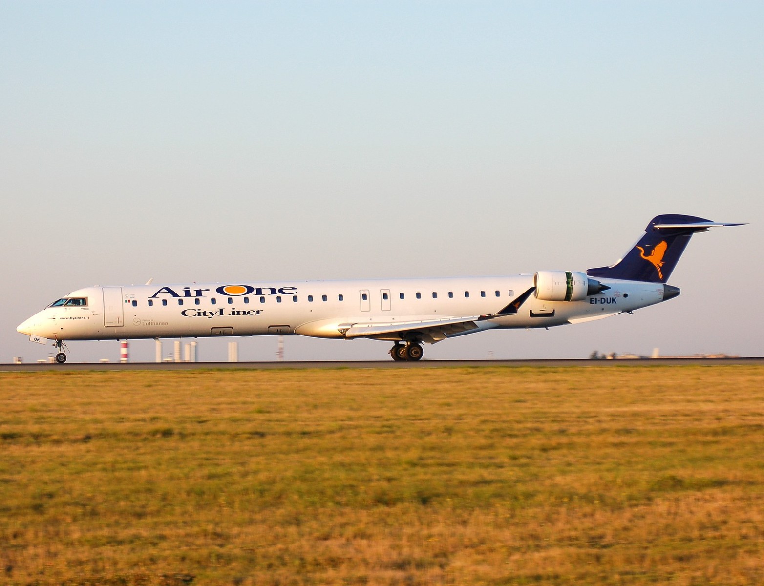 EI-DUK - CRJ-900ER - Air One CityLiner - CDG - 04-08-2007