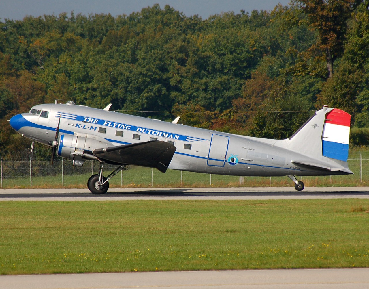 F-AZTE - C-47A Skytrain - Dakota et Compagnie - GVA - 02-10-2007