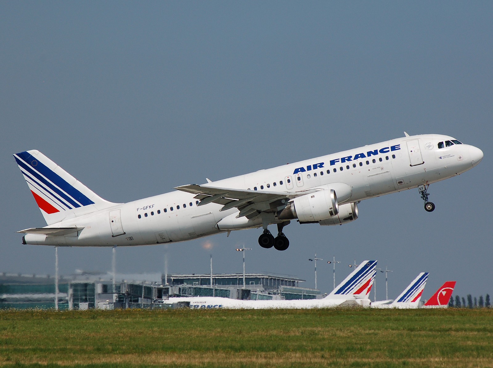 F-GFKF - A320-111 - Air France - CDG - 04-08-2007
