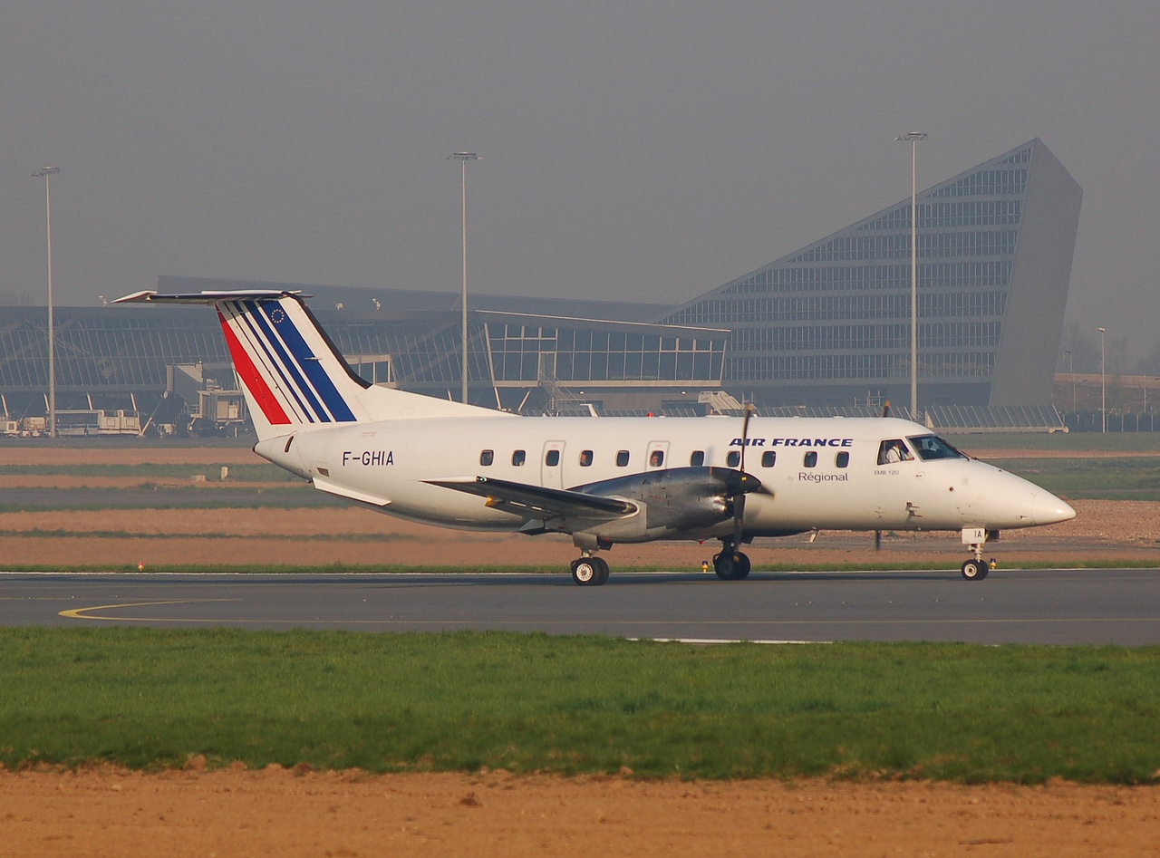 F-GHIA - EMB-120-RT - Air France - LIL - 16-04-2007