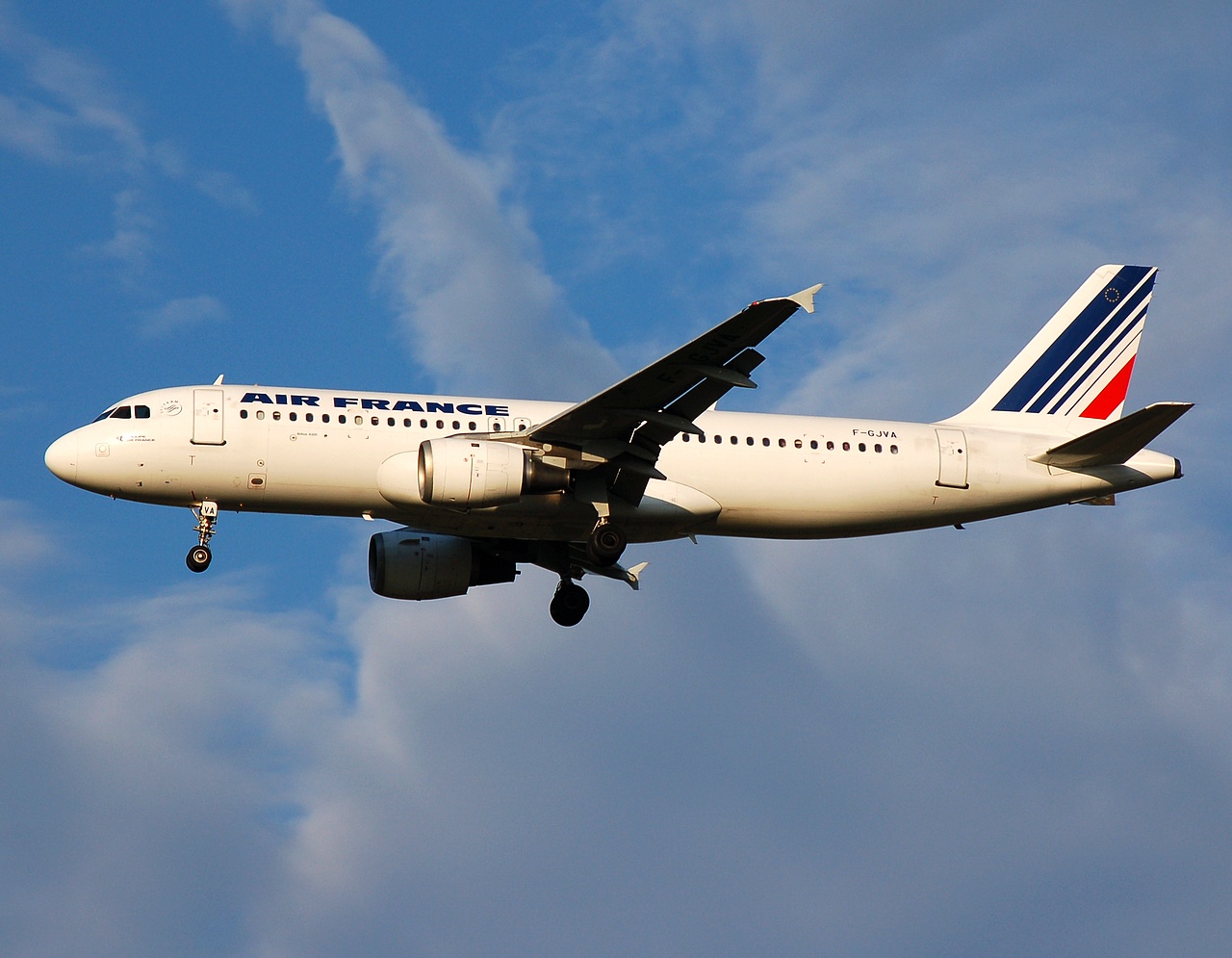 F-GJVA - A320-211 - Air France - VIE - 10-08-2007