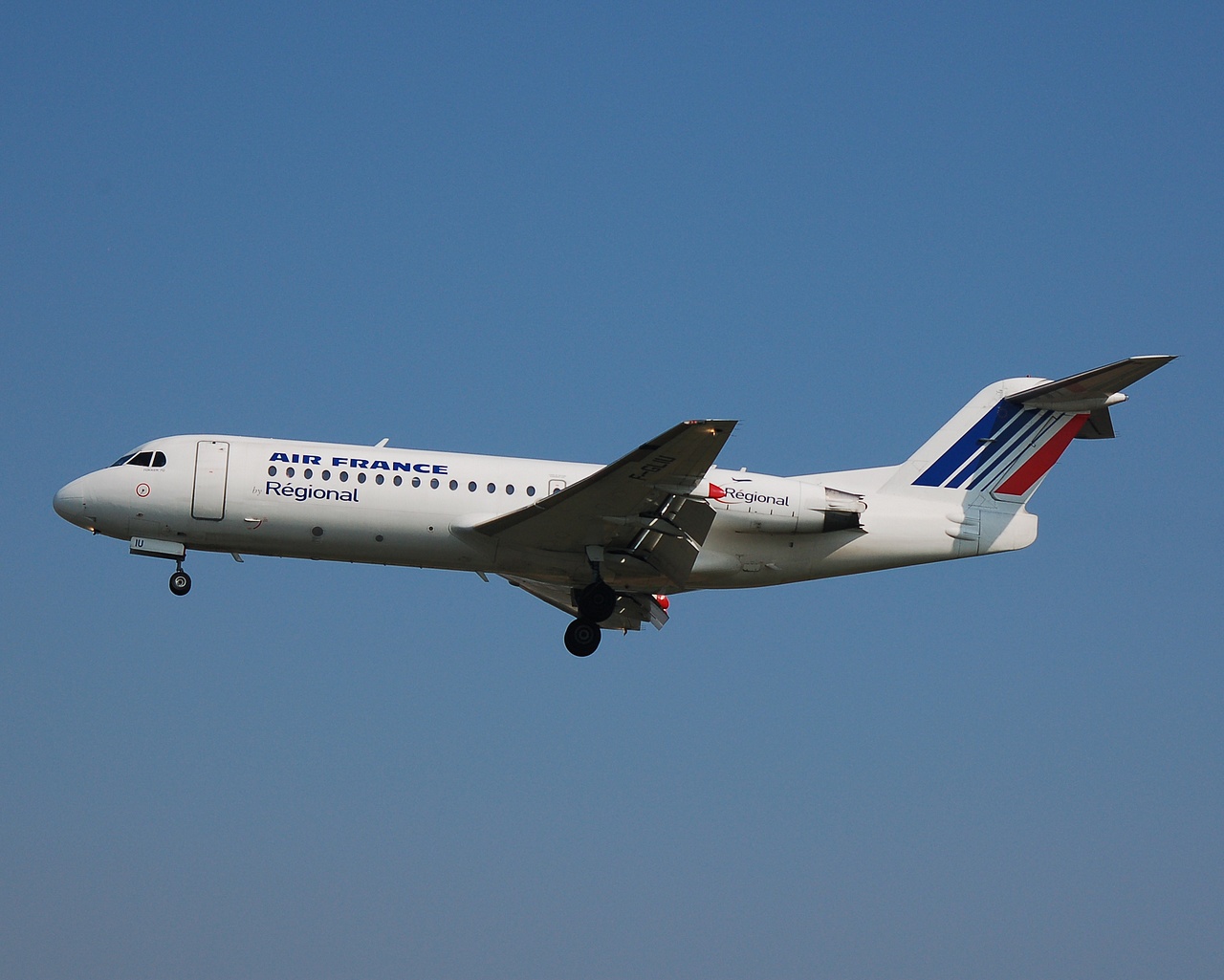 F-GLIU - Fokker 70 - Air France - LIL - 16-04-2007