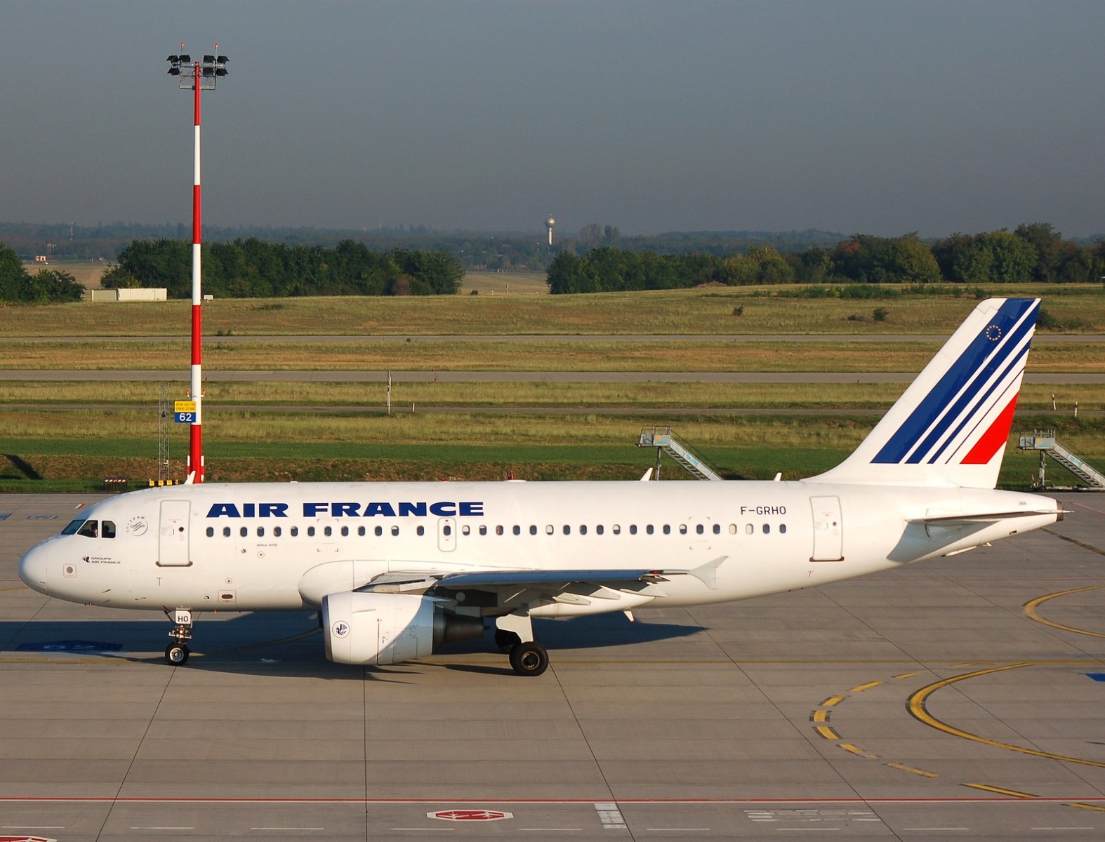 F-GRHO - A319-111 - Air France - BUD - 28-08-2007