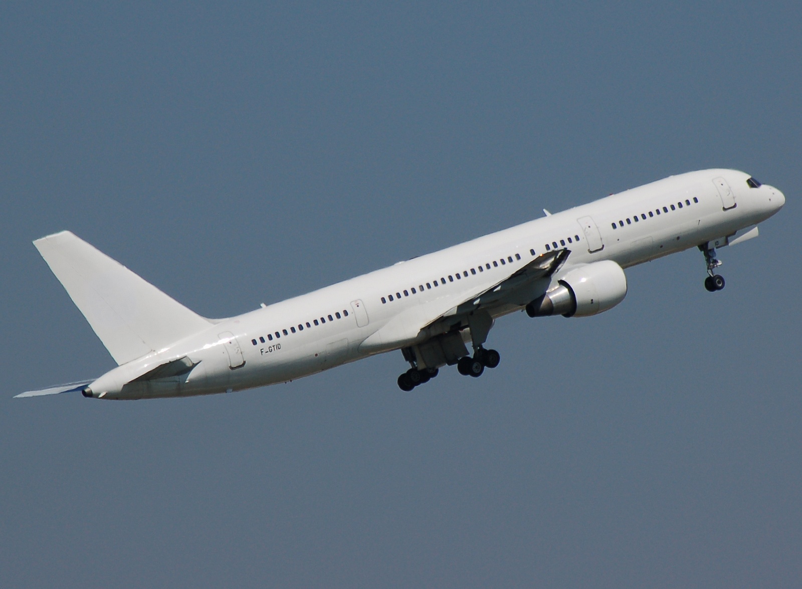 F-GTID - 757-28A - Ariana Afghan Airlines - CDG - 04-08-2007
