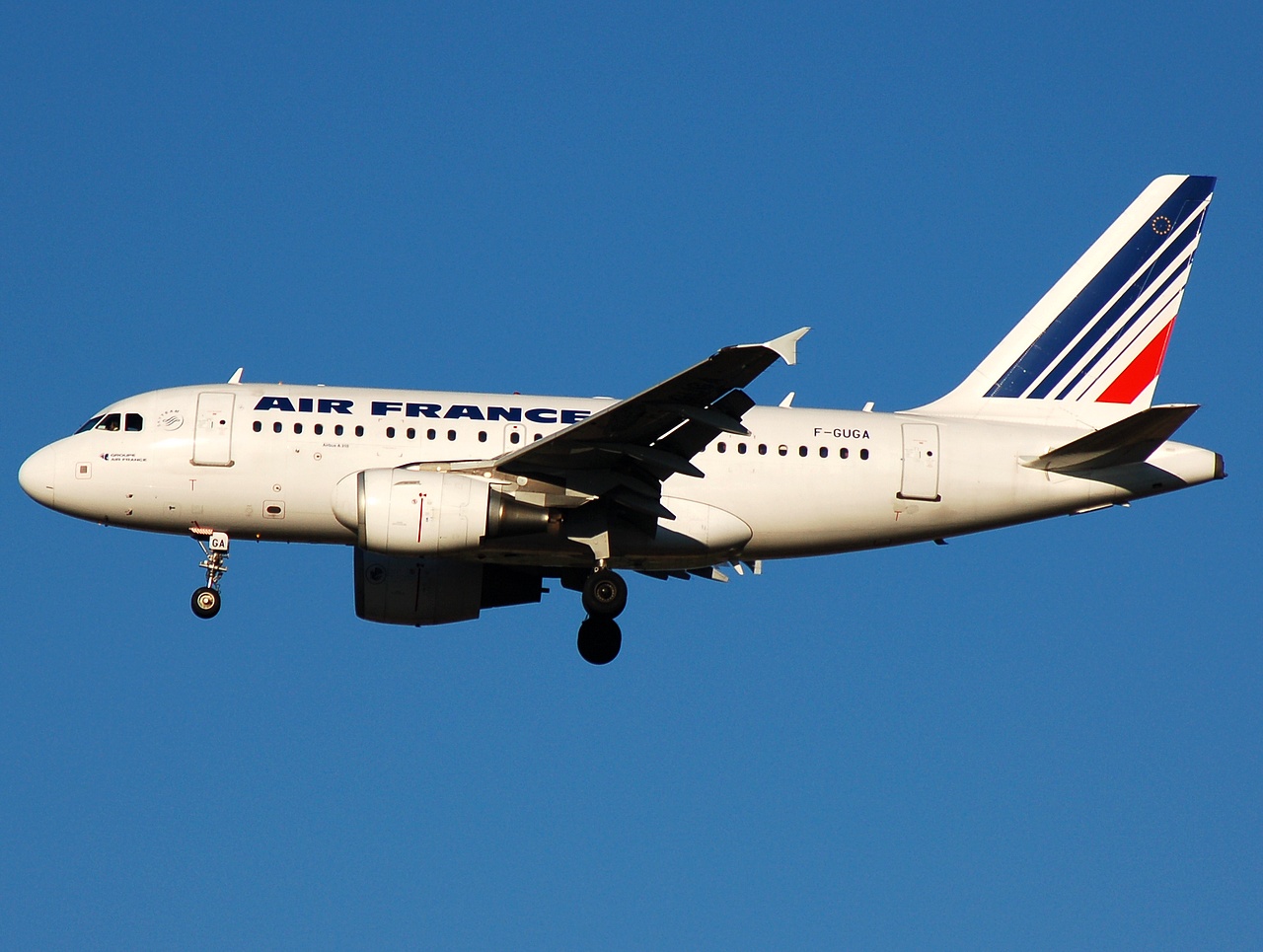 F-GUGA - A318-111 - Air France - MAD - 09-10-2007