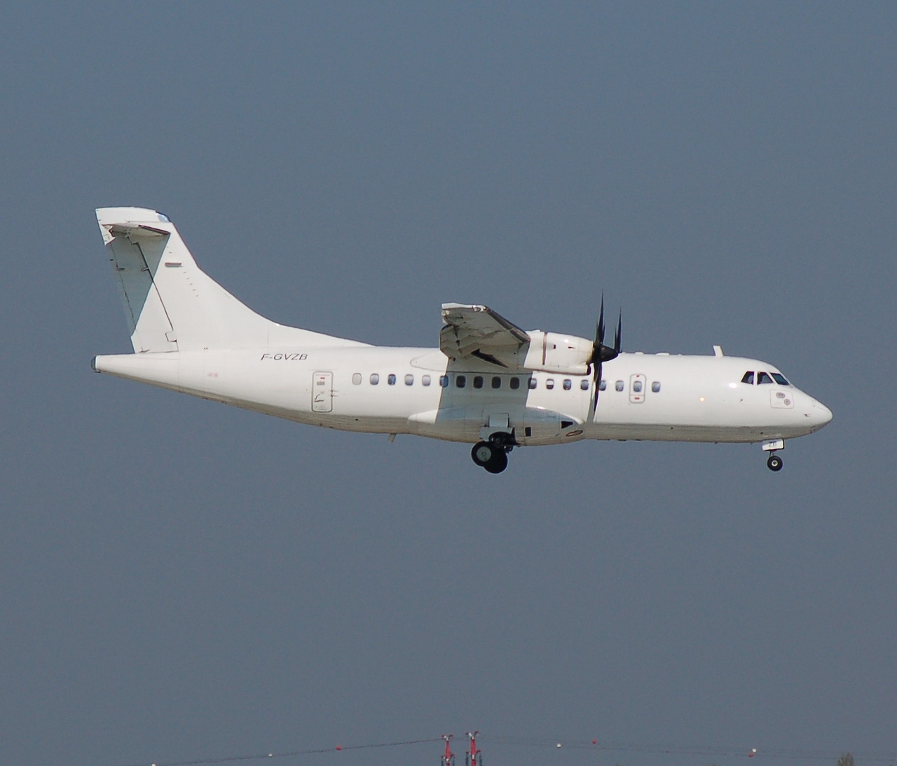 F-GVZB - ATR 42-500 - Airlinair - ORY - 09-04-2007