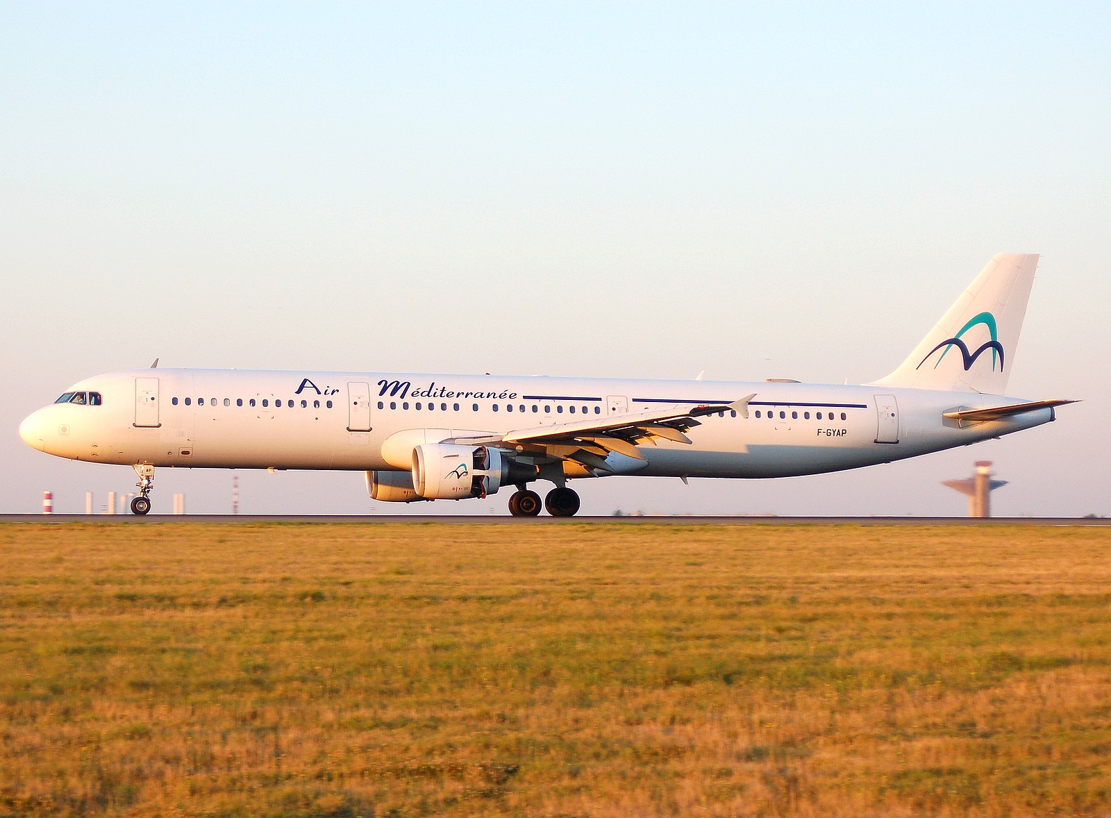 F-GYAP - A321-111 - Air Mediterranee - CDG - 04-08-2007