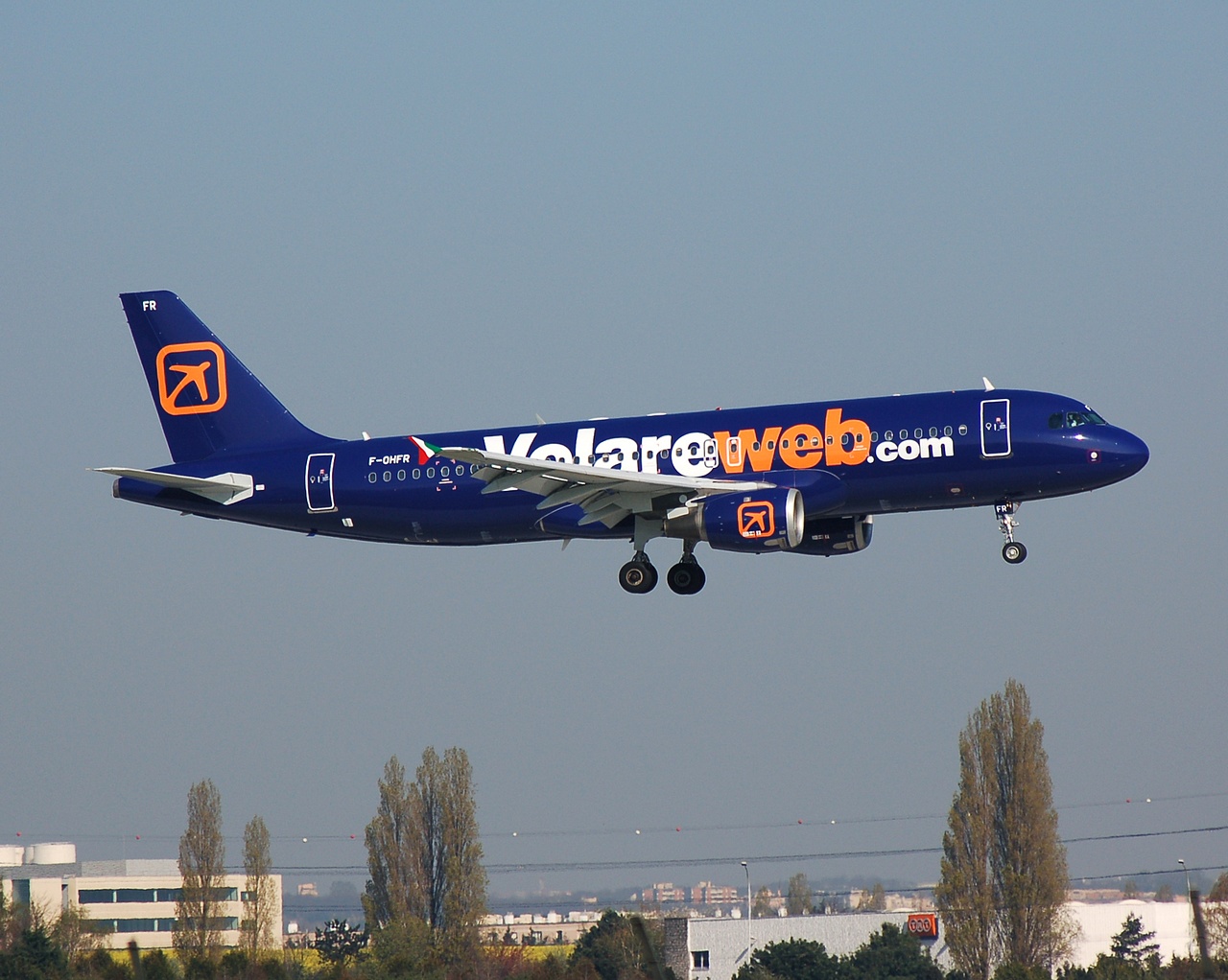 F-OHFR - A320-212 - Volare Airlines - ORY - 09-04-2007
