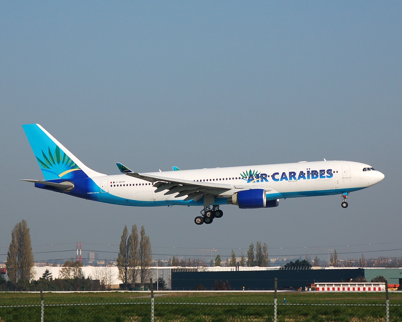 F-OPTP - A330-223 - Air Caraibes - ORY - 09-04-2007