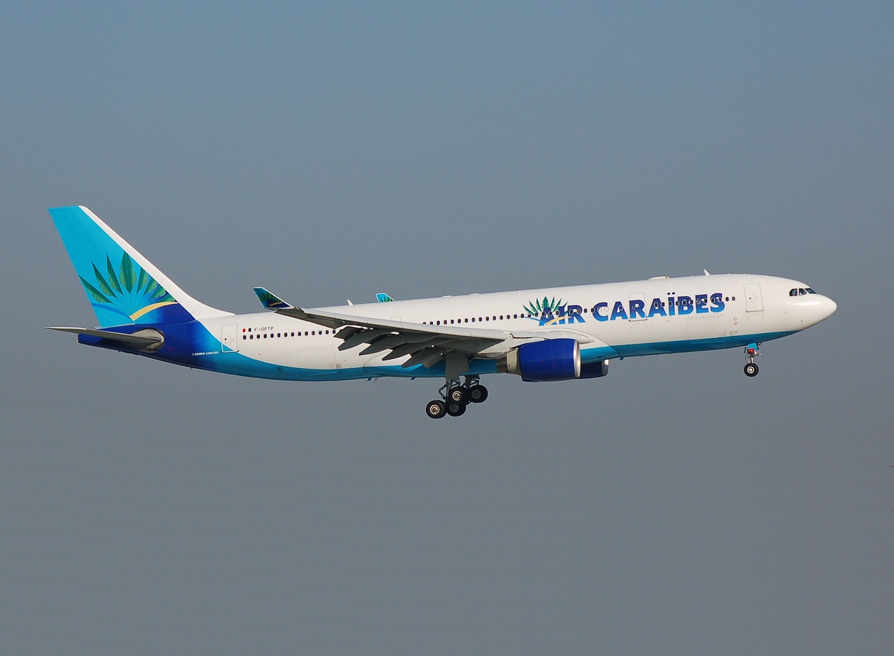 F-OPTP - A330-223 - Air Caraibes - ORY - 09-04-2007b