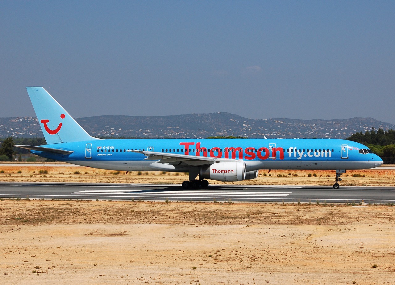 G-BYAI - 757-204 - Thomsonfly - FAO - 02-09-2007c
