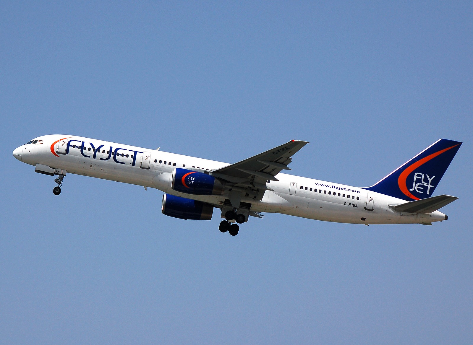 G-FJEA - 757-23A - Flyjet - CFU - 25-06-2007b