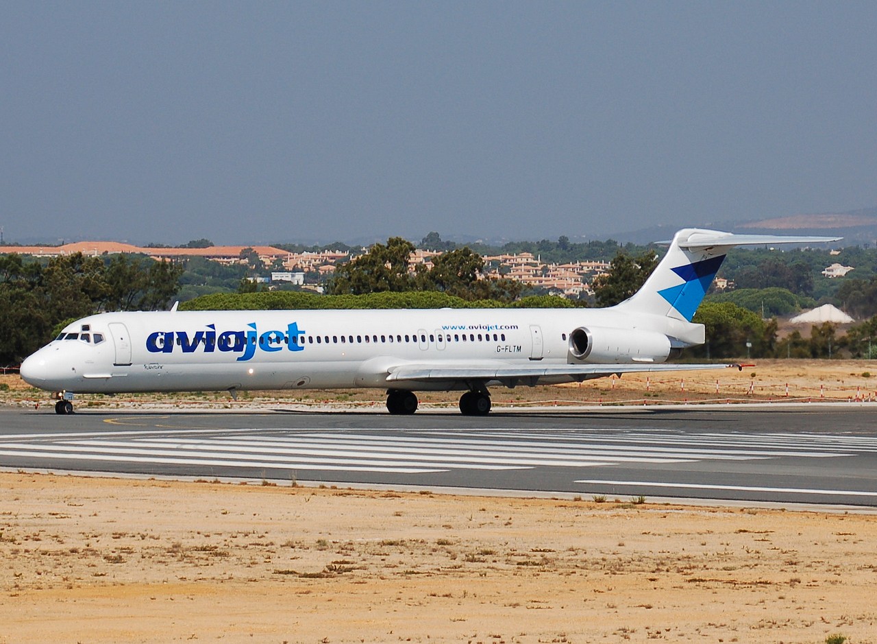 G-FLTM - MD-83 - AviaJet - FAO - 02-09-2007