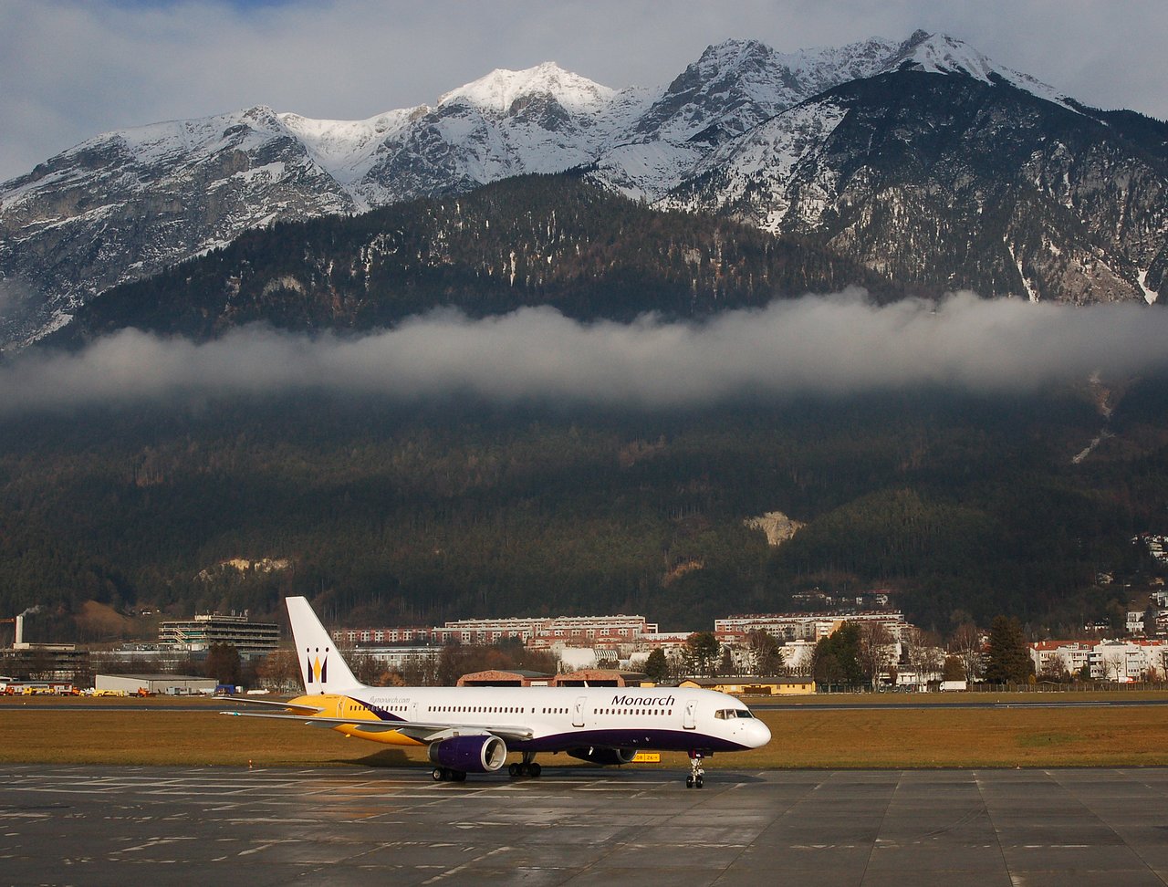 G-MOND - 757-2T7 - Monarch Airlines - INN - 06-01-2007a