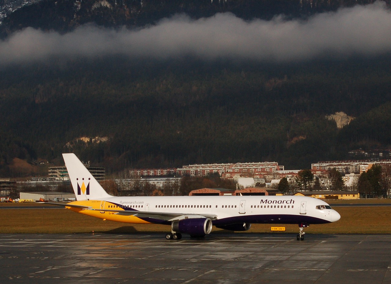 G-MOND - 757-2T7 - Monarch Airlines - INN - 06-01-2007b