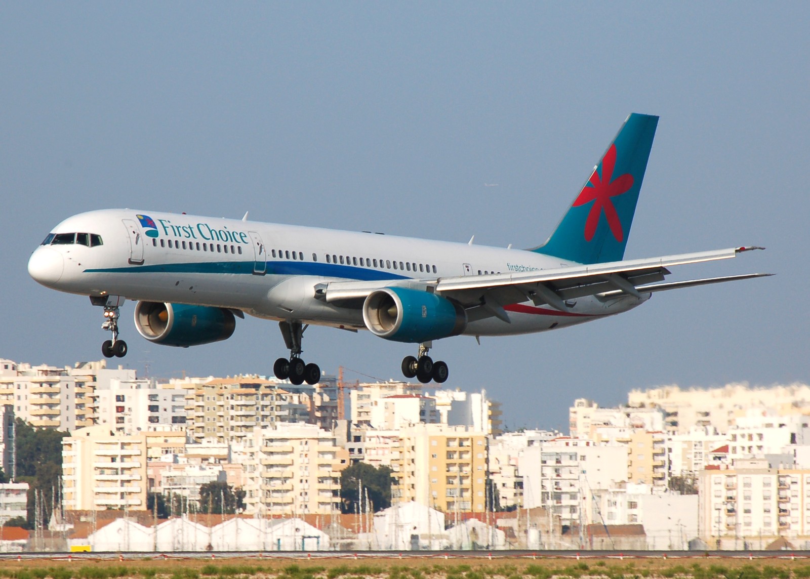 G-OOBE - 757-28A - First Choice Airways - FAO - 30-08-2007