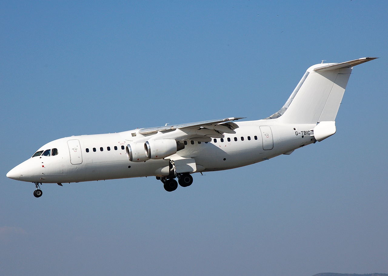 G-TBIC - BAe 146-200 - Flightline - FAO - 02-09-2007
