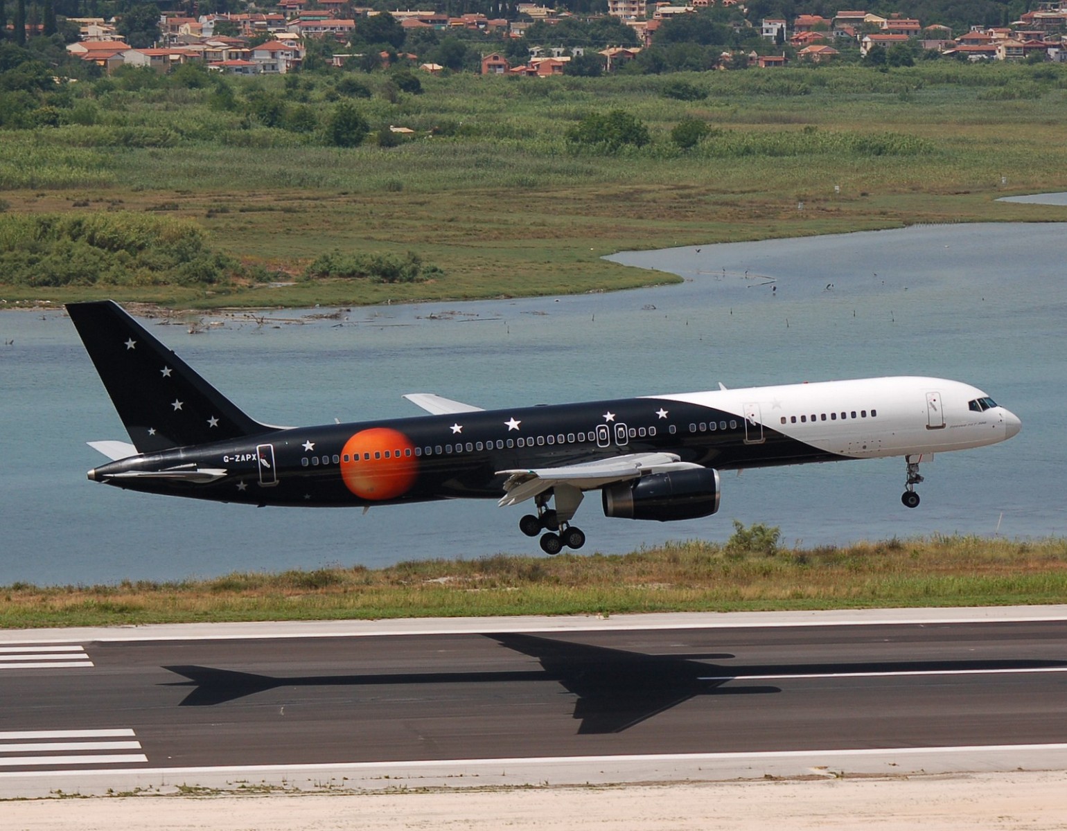 G-ZAPX - 757-256 - Titan Airways - CFU - 25-06-2007