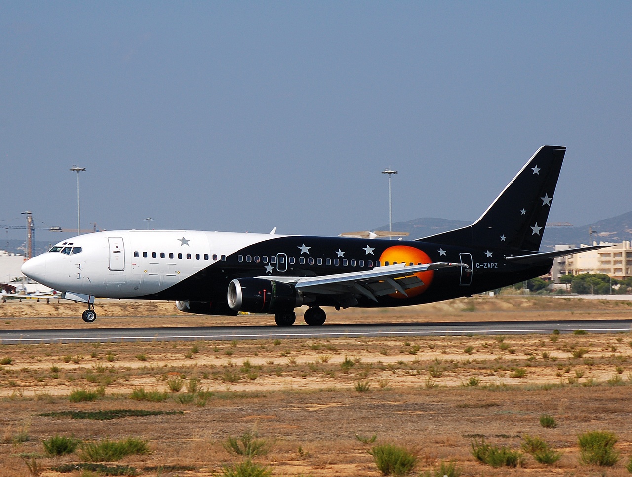 G-ZAPZ - 737-33AF - Titan Airways - FAO - 30-08-2007b