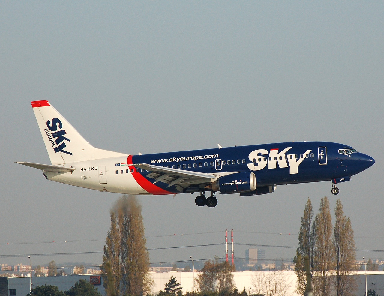 HA-LKU - 737-33V - SkyEurope Airlines - ORY - 09-04-2007