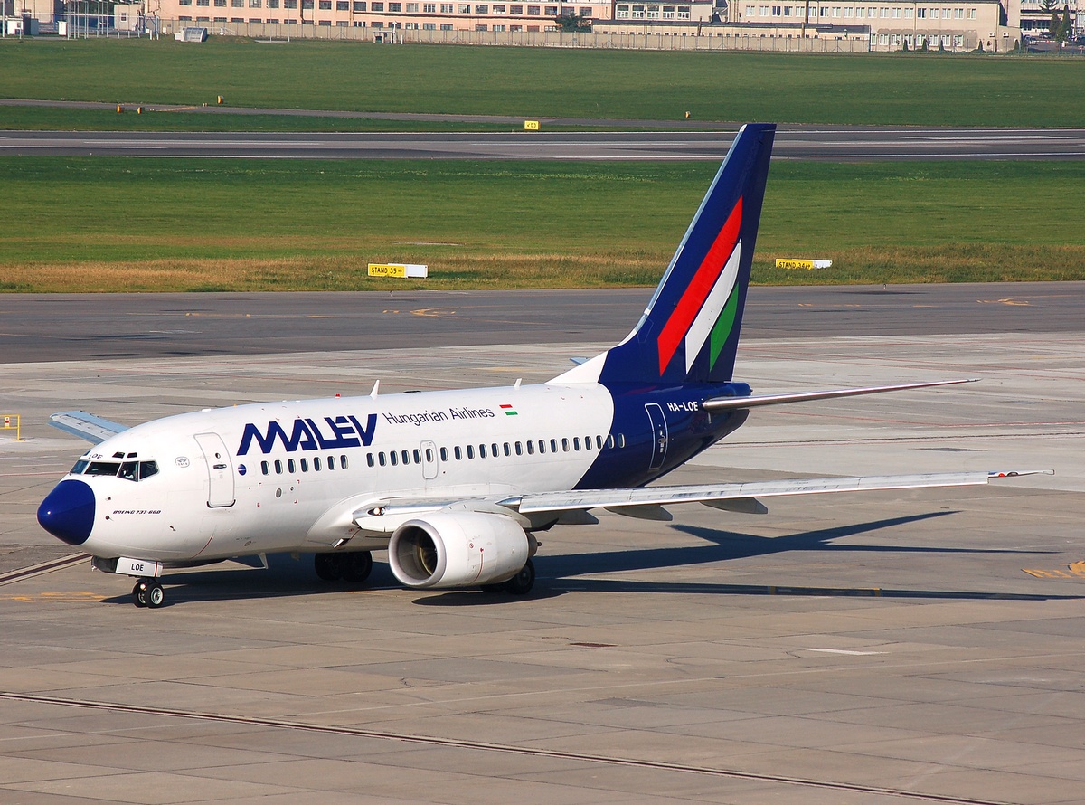HA-LOE - 737-6Q8 - Malev Hungarian Airlines - WAW - 20-09-2007