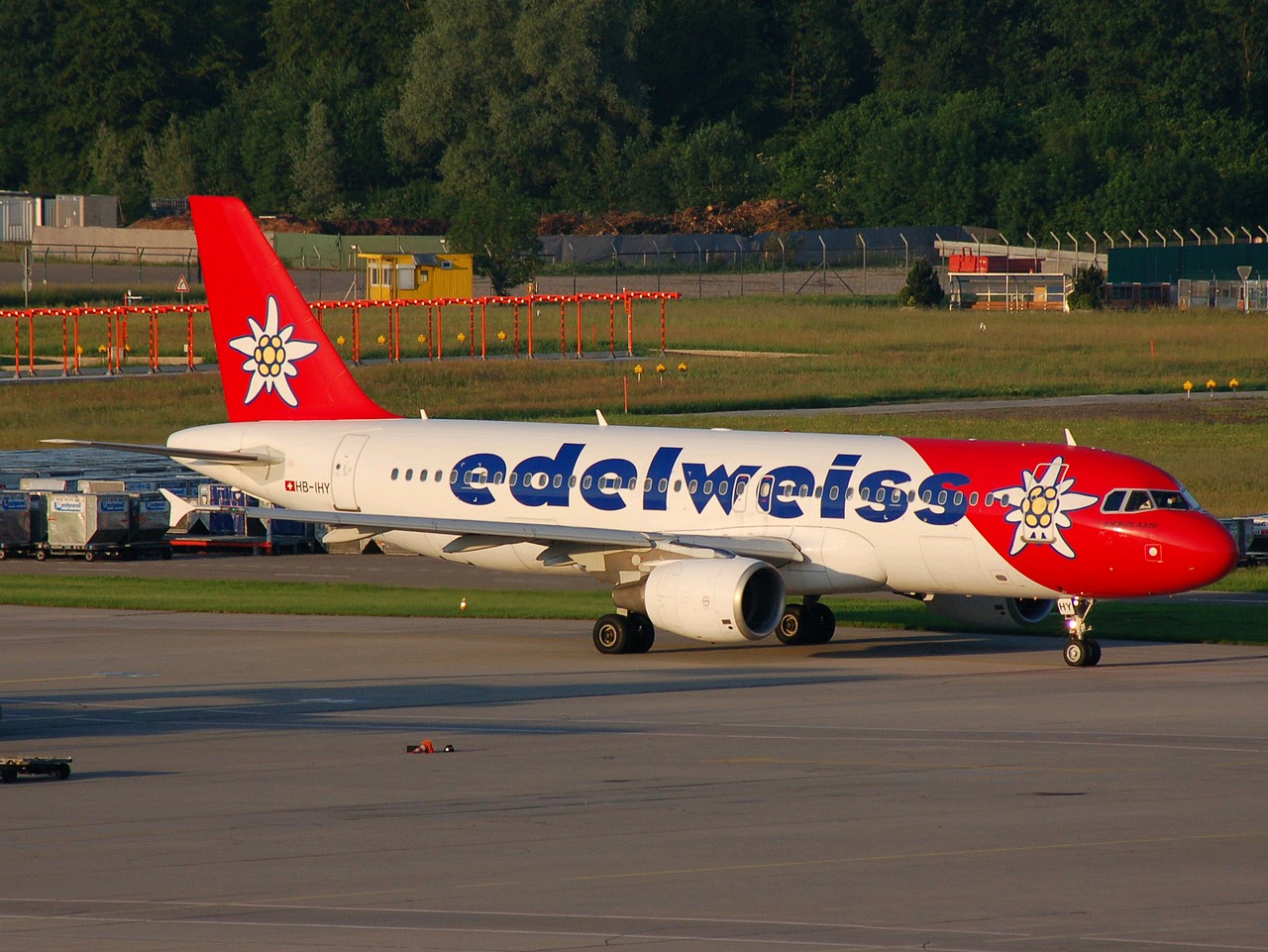 HB-IHY - A320-214 - Edelweiss Air - ZRH - 24-05-2007