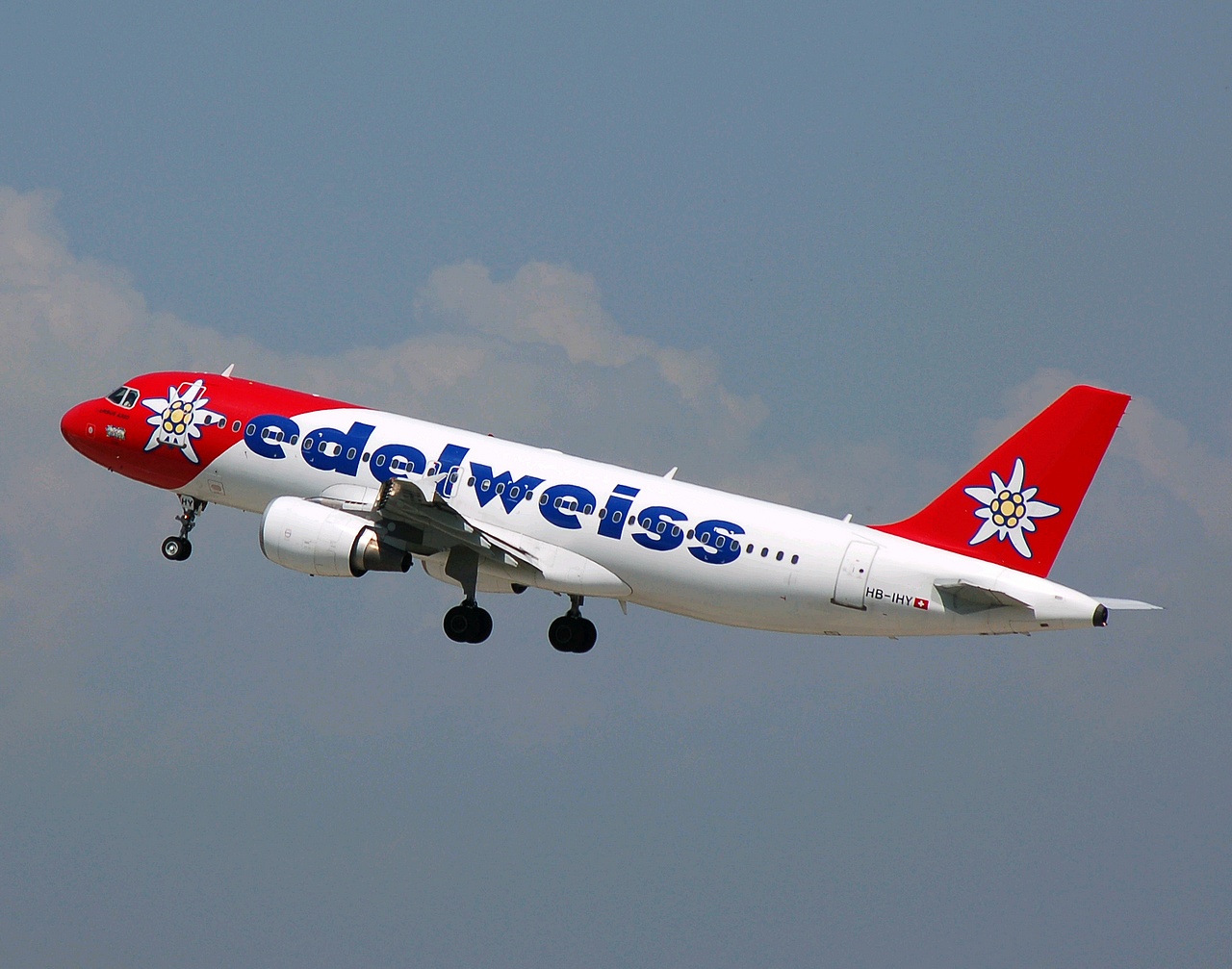 HB-IHY - A320-214 - Edelweiss Air - ZRH - 24-05-2007c