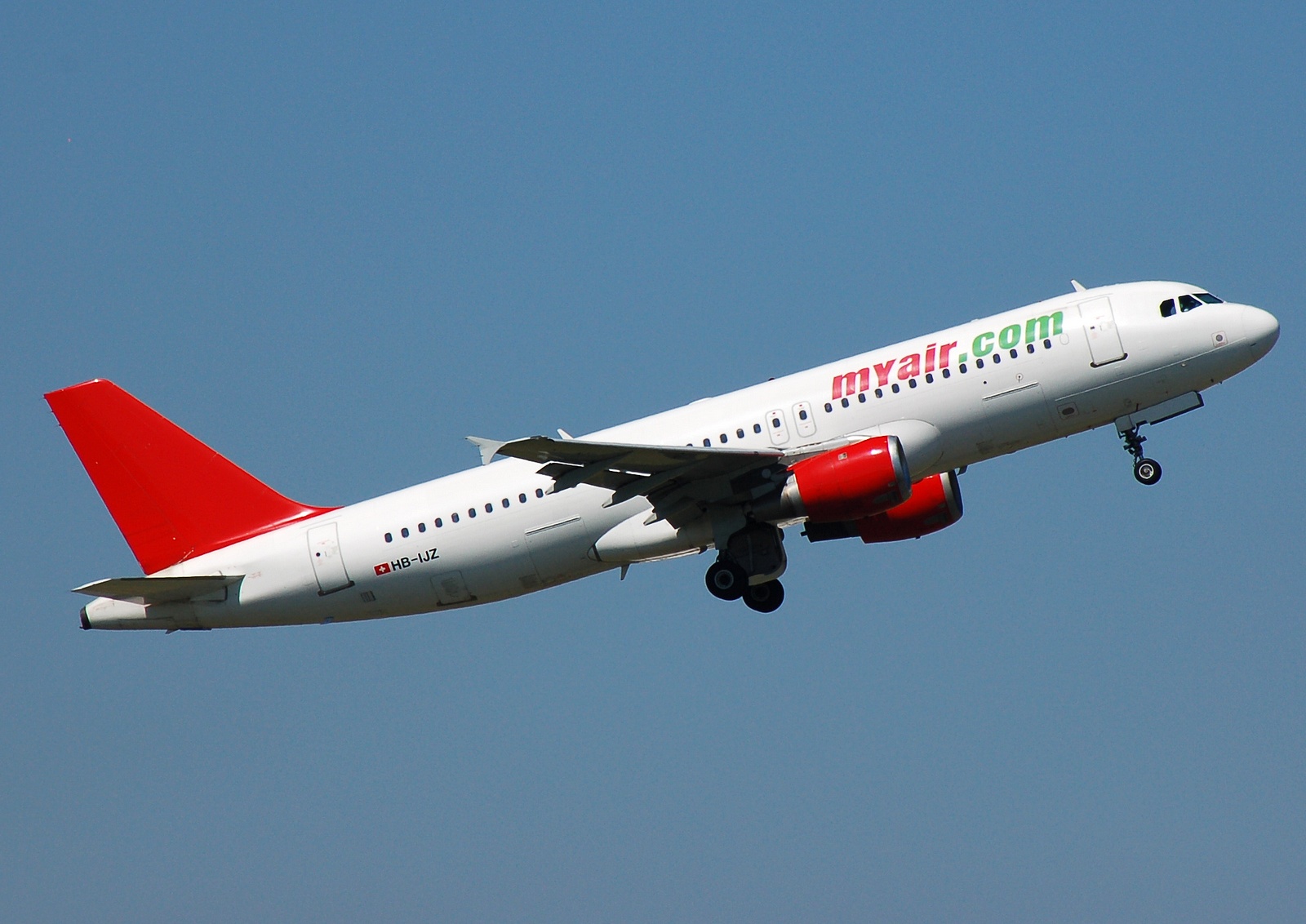 HB-IJZ - A320-211 - Myair - CDG - 05-08-2007