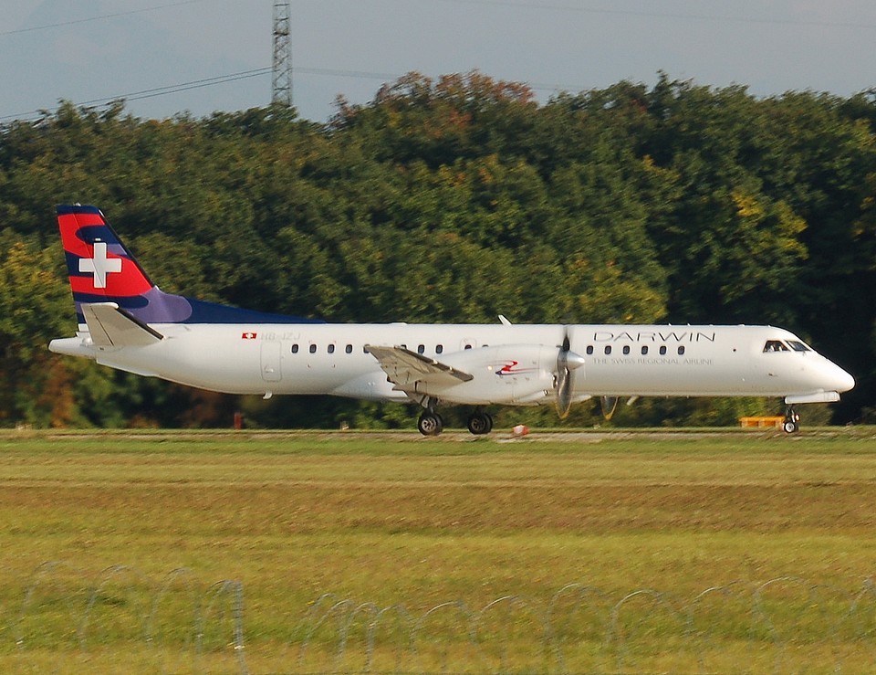 HB-IJZ - Saab 2000 - Darwin Airline - GVA - 02-10-2007