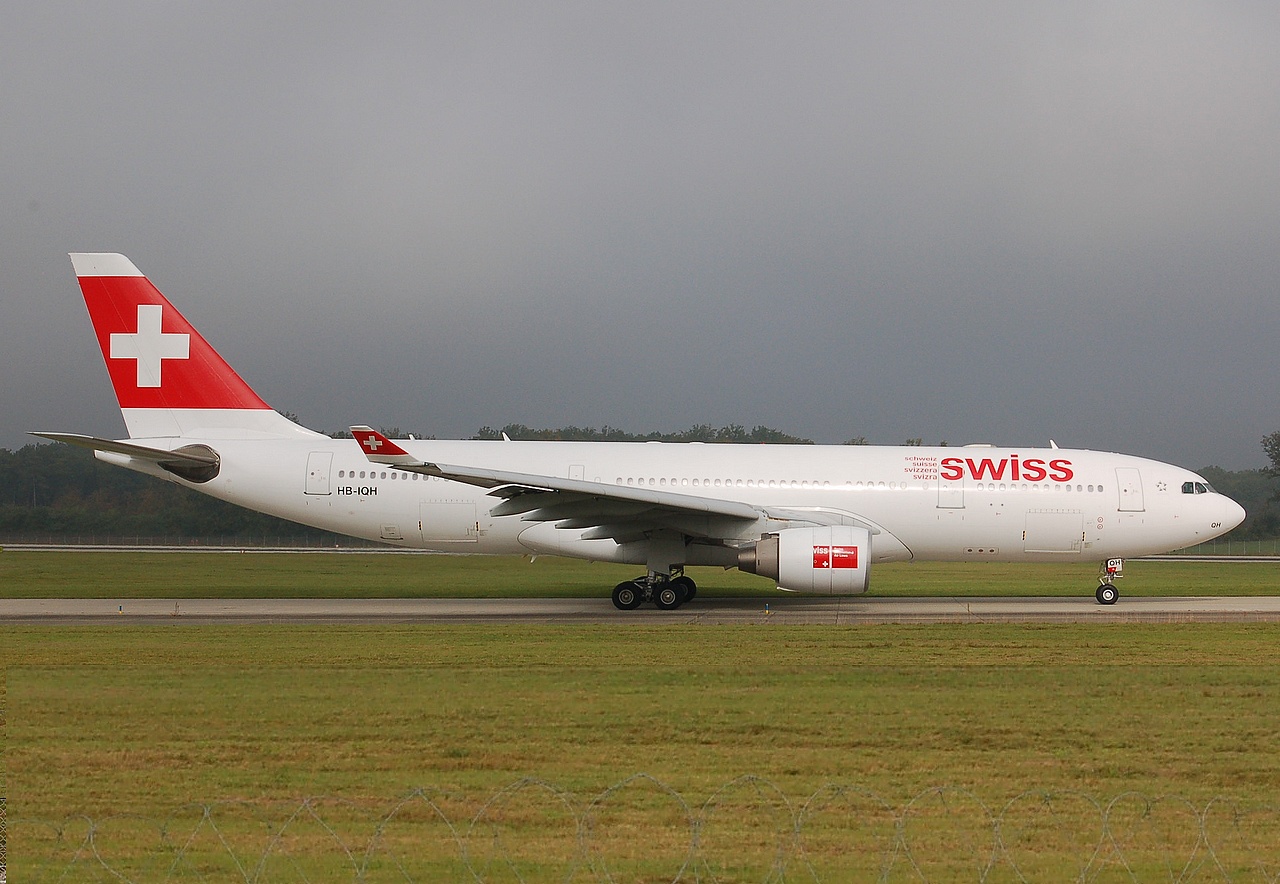 HB-IQH - A330-223 - Swiss - GVA - 02-10-2007